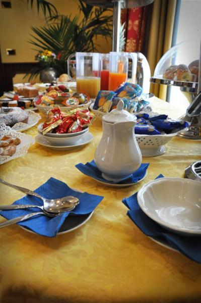 Hotel Regent - In Pieno Centro San Benedetto del Tronto Ngoại thất bức ảnh