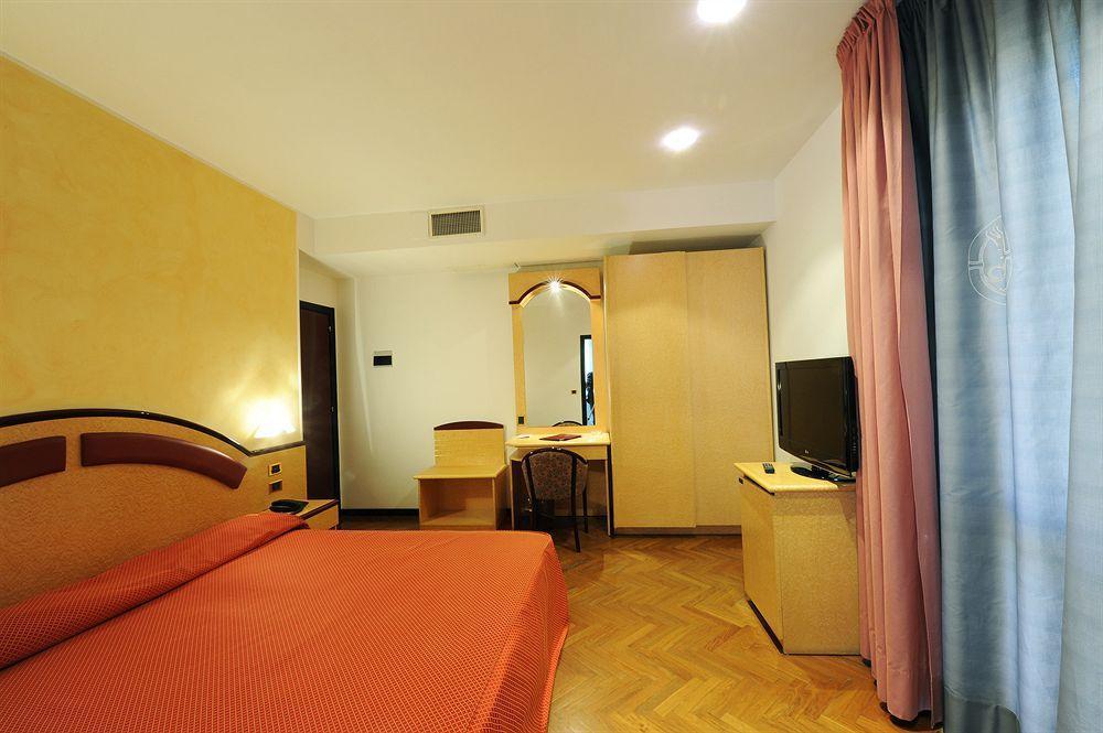 Hotel Regent - In Pieno Centro San Benedetto del Tronto Ngoại thất bức ảnh