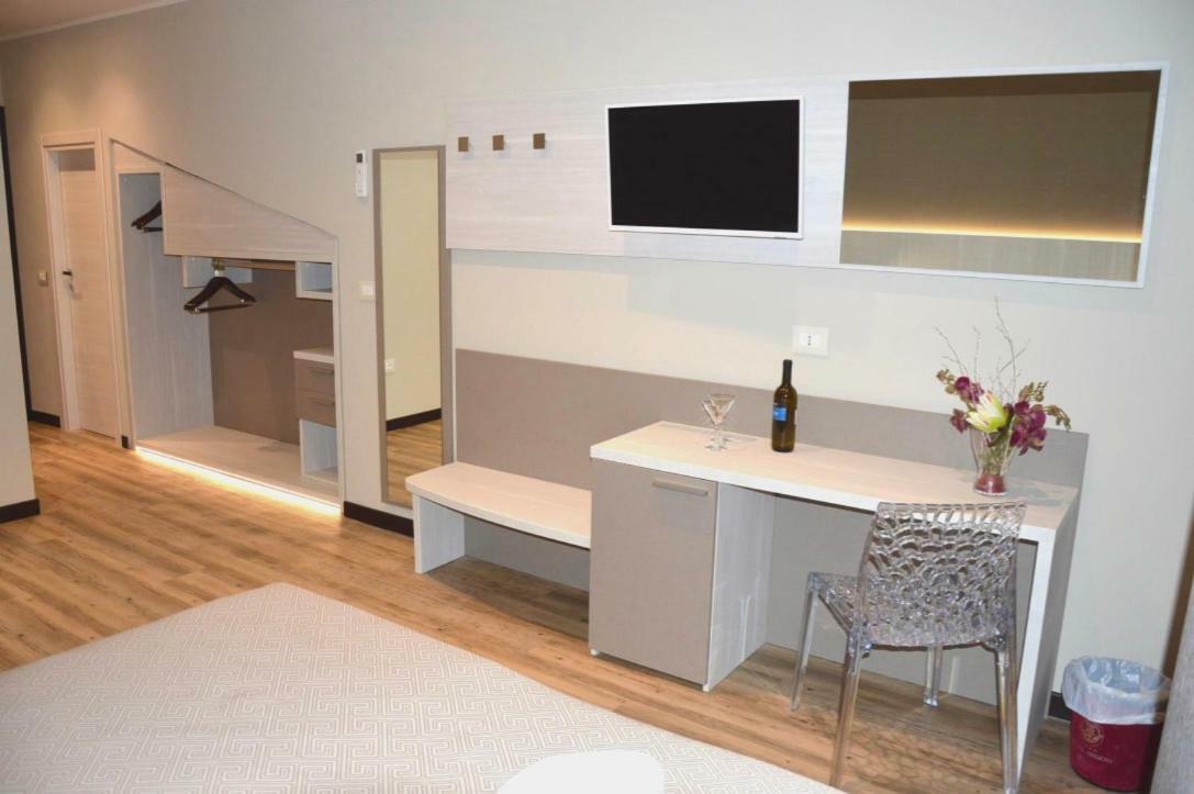 Hotel Regent - In Pieno Centro San Benedetto del Tronto Ngoại thất bức ảnh