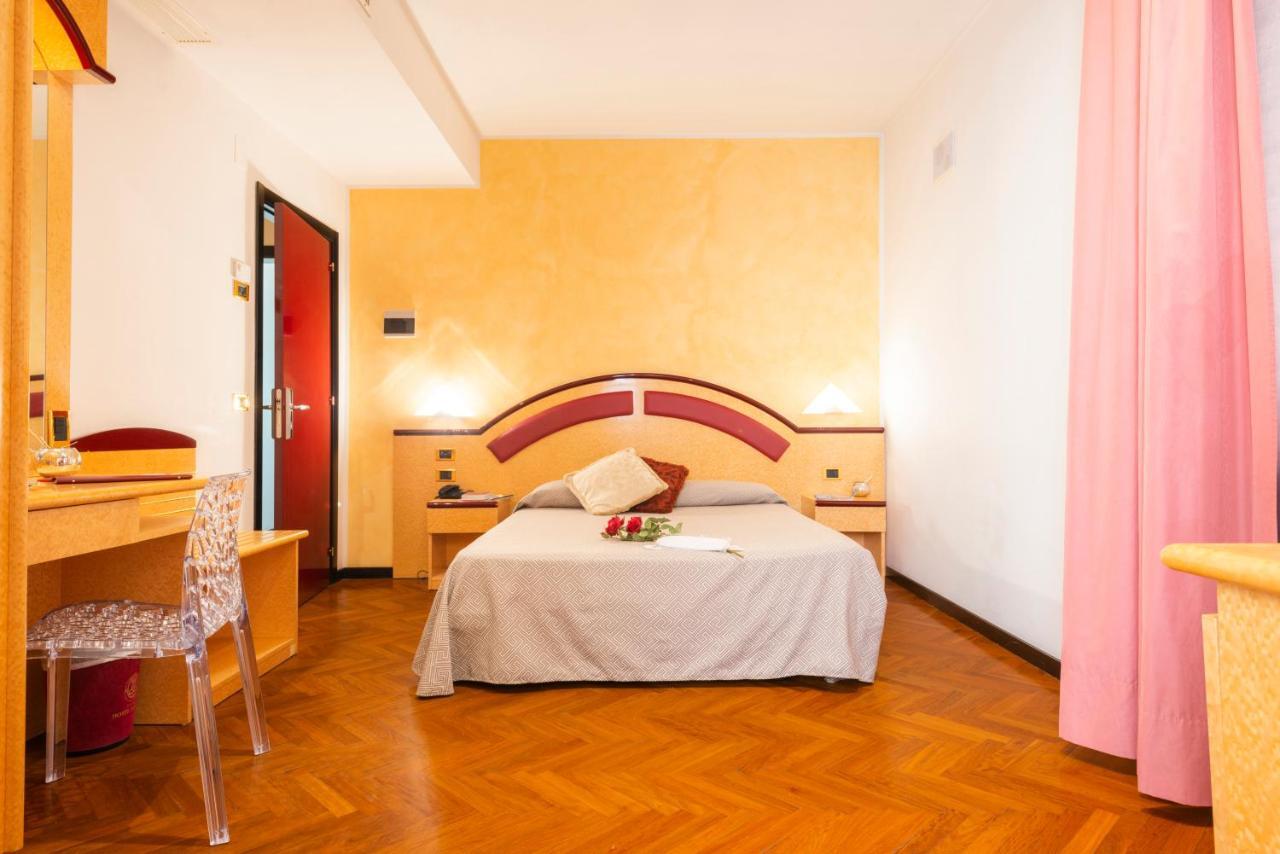 Hotel Regent - In Pieno Centro San Benedetto del Tronto Ngoại thất bức ảnh