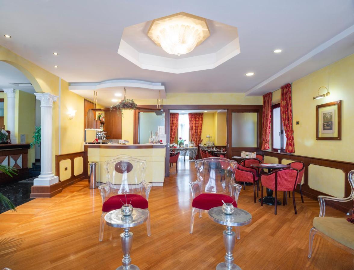 Hotel Regent - In Pieno Centro San Benedetto del Tronto Ngoại thất bức ảnh